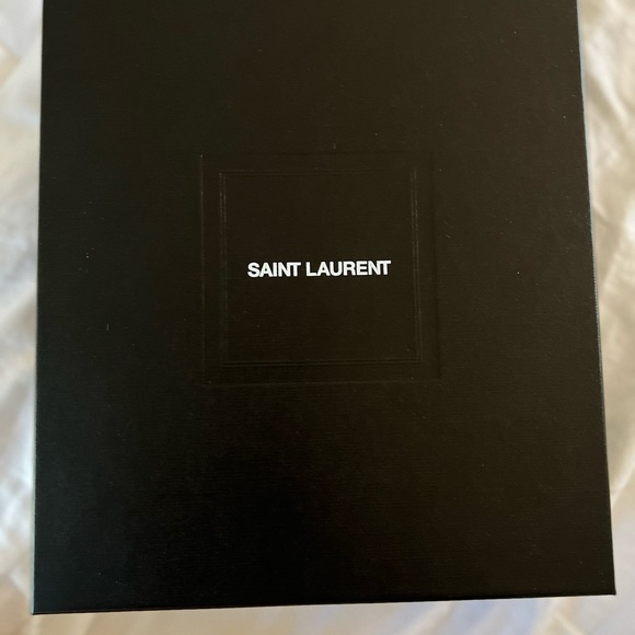 VINYLE ROUND CAMERA BAG IN CHEVRON-QUILTED GRAIN DE POUDRE EMBOSSED LEATHER - Picture 7 of 9